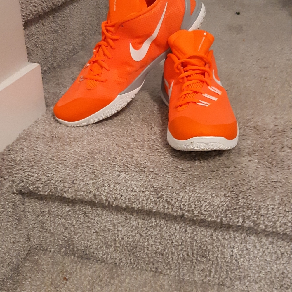 Sneaker shoes